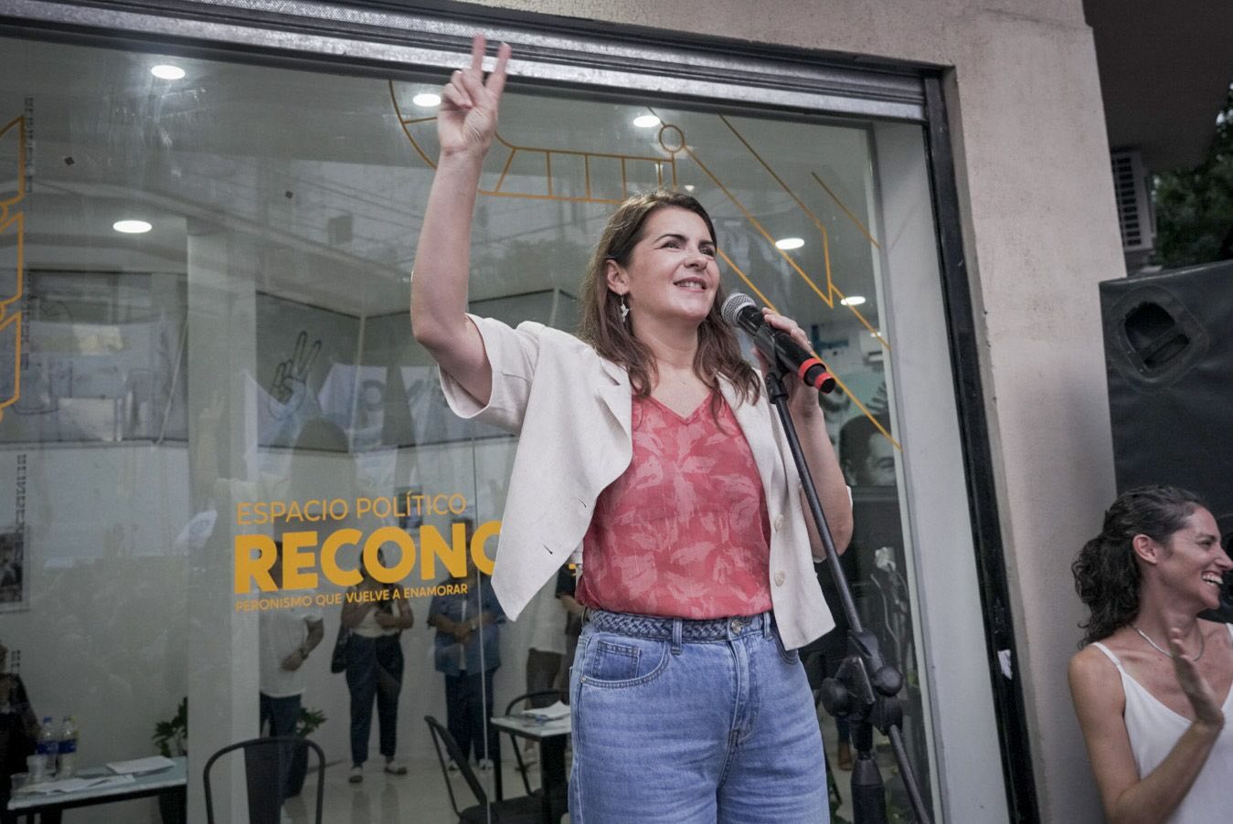 NOTICIAS MORENO:MARIEL FENRANDEZ INAUGURO SU NUEVO ESPACIO POLITICO RECONQUISTA EN CABA